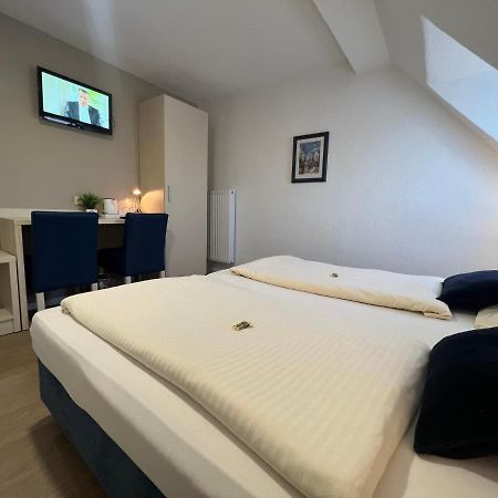 Hotel Pelikan Китцинген Экстерьер фото