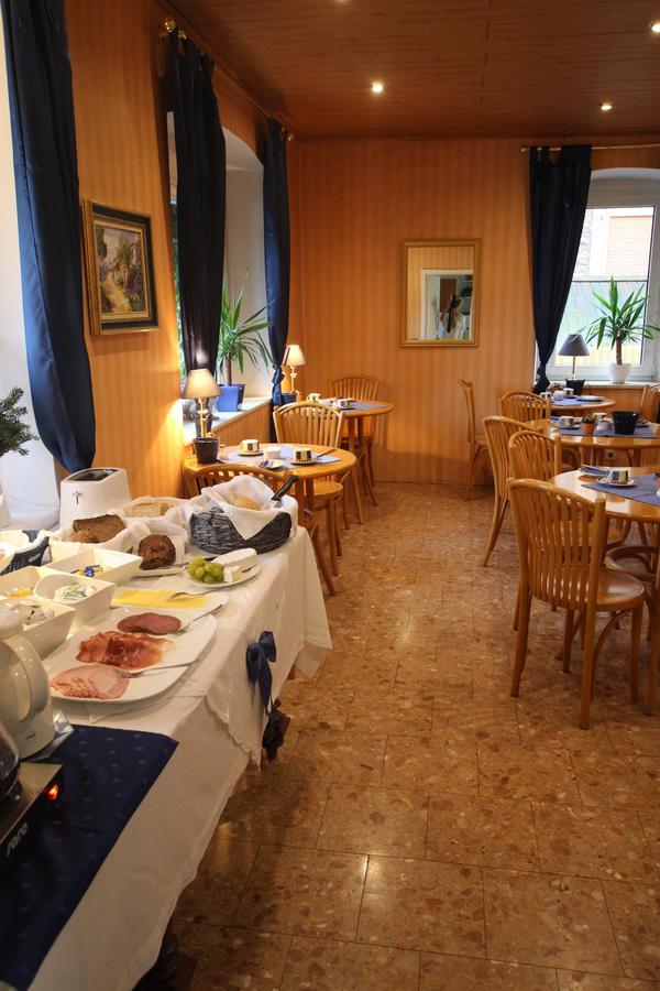 Hotel Pelikan Китцинген Экстерьер фото