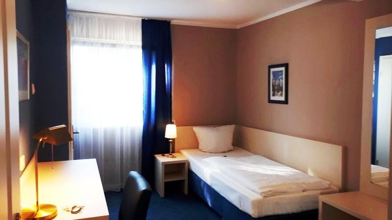 Hotel Pelikan Китцинген Экстерьер фото