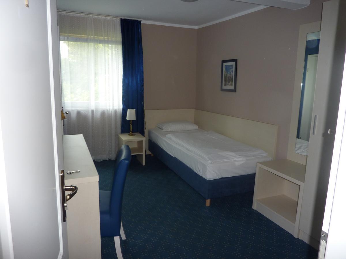 Hotel Pelikan Китцинген Экстерьер фото
